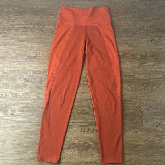 Aerie Women’s High Rise Super Soft Scalloped Leggings, size Medium - Picture 5 of 9